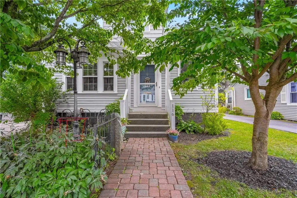 116 Benbridge Avenue Warwick RI 02888