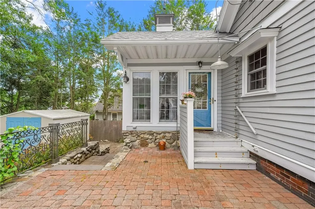 116 Benbridge Avenue Warwick RI 02888