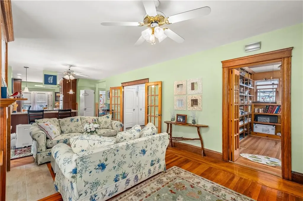 116 Benbridge Avenue Warwick RI 02888