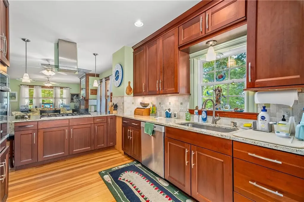 116 Benbridge Avenue Warwick RI 02888