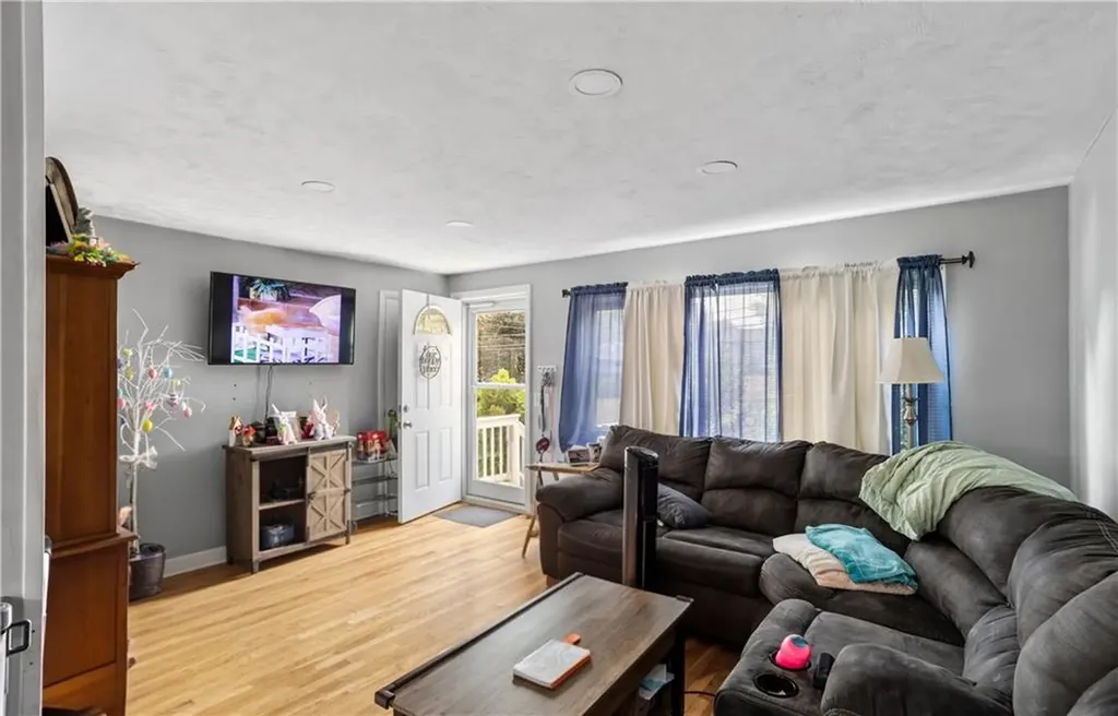 118 Foxcroft Avenue Warwick RI 02889