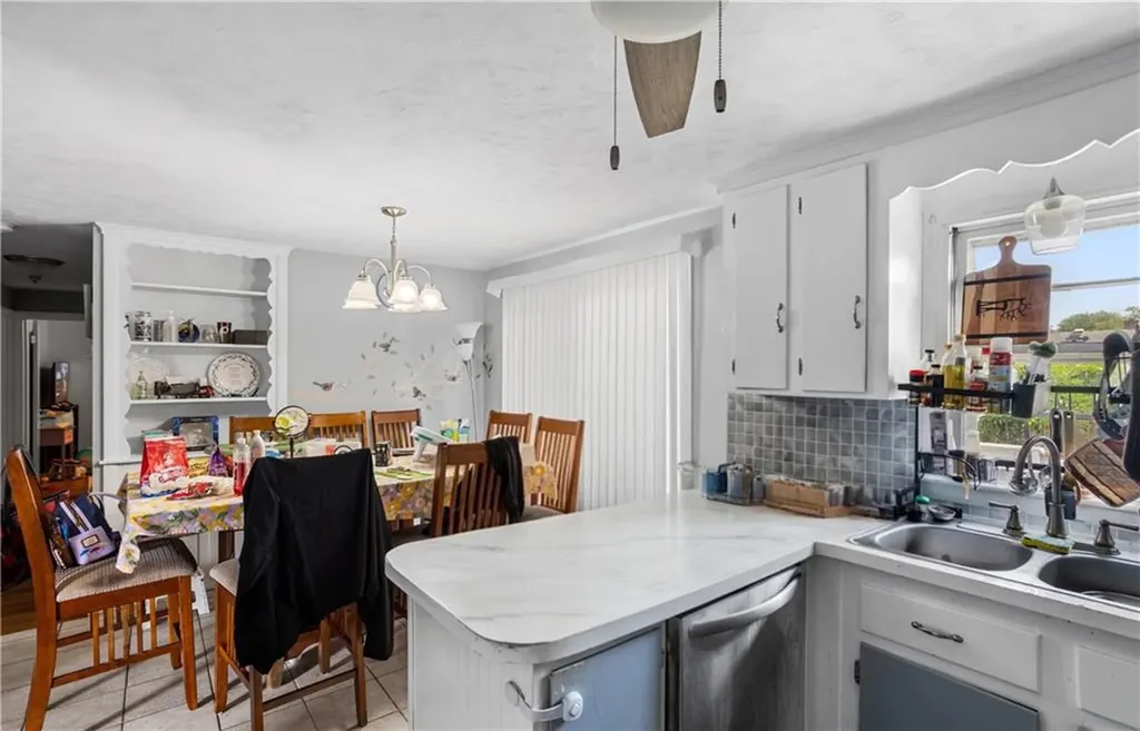 118 Foxcroft Avenue Warwick RI 02889