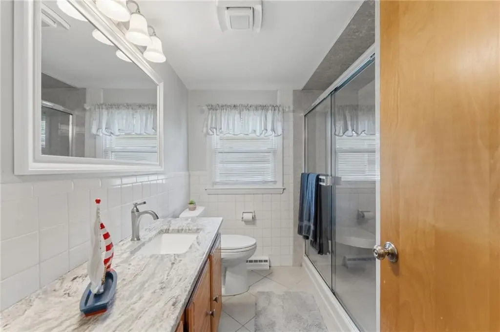 68 Brookside Avenue North Providence RI 02911