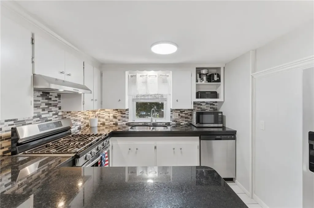 68 Brookside Avenue North Providence RI 02911