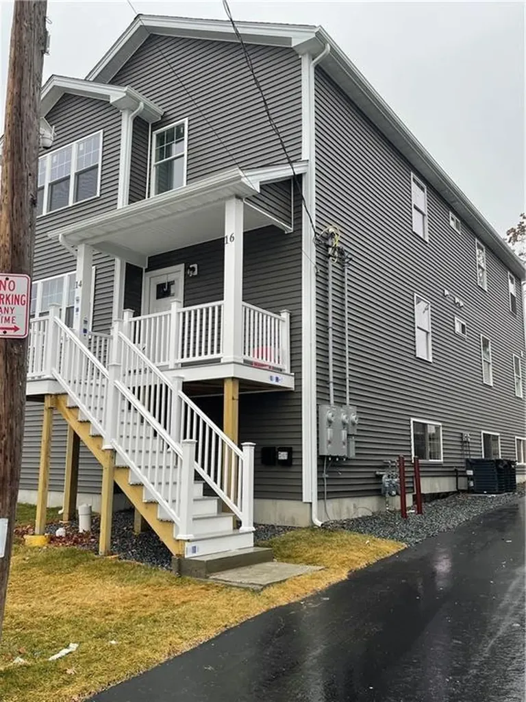 14 Sherwood Street Providence RI 02908