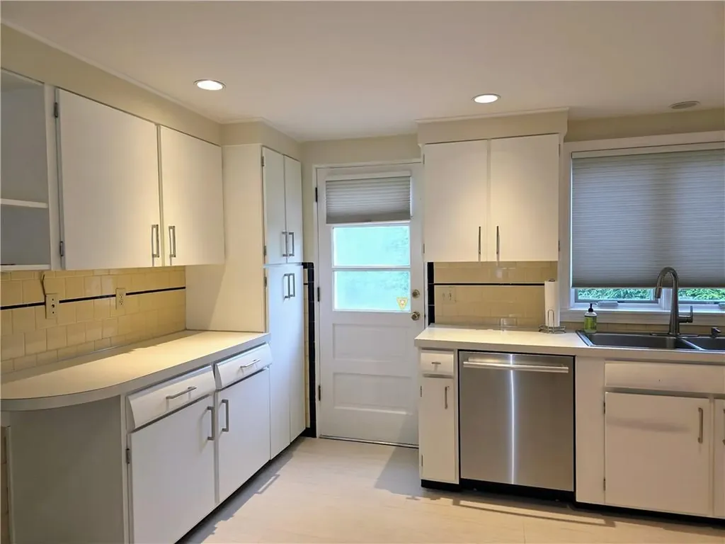 40 Russet Way Cranston RI 02920