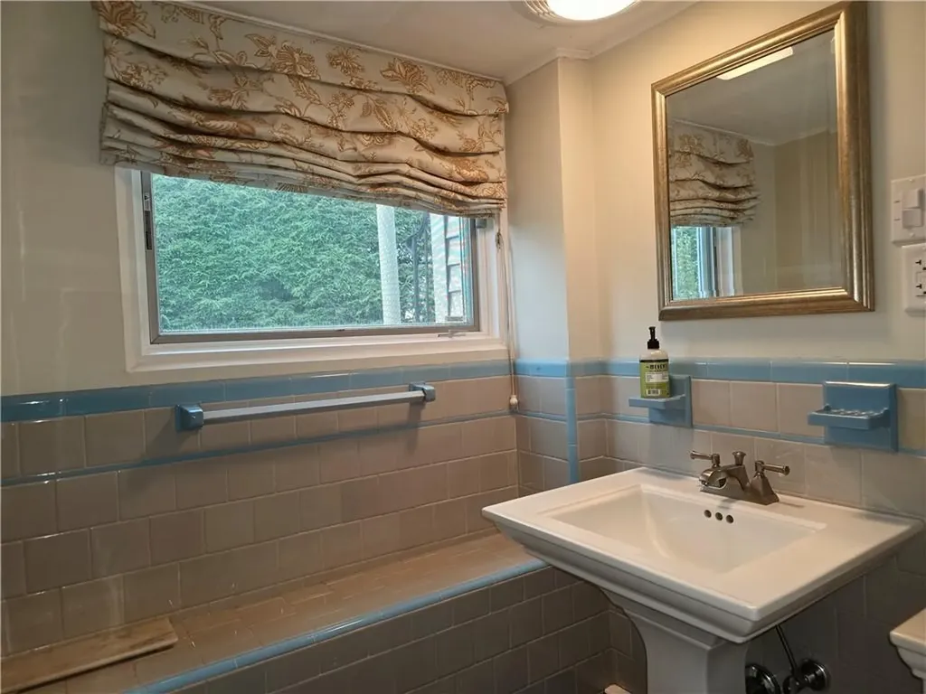 40 Russet Way Cranston RI 02920