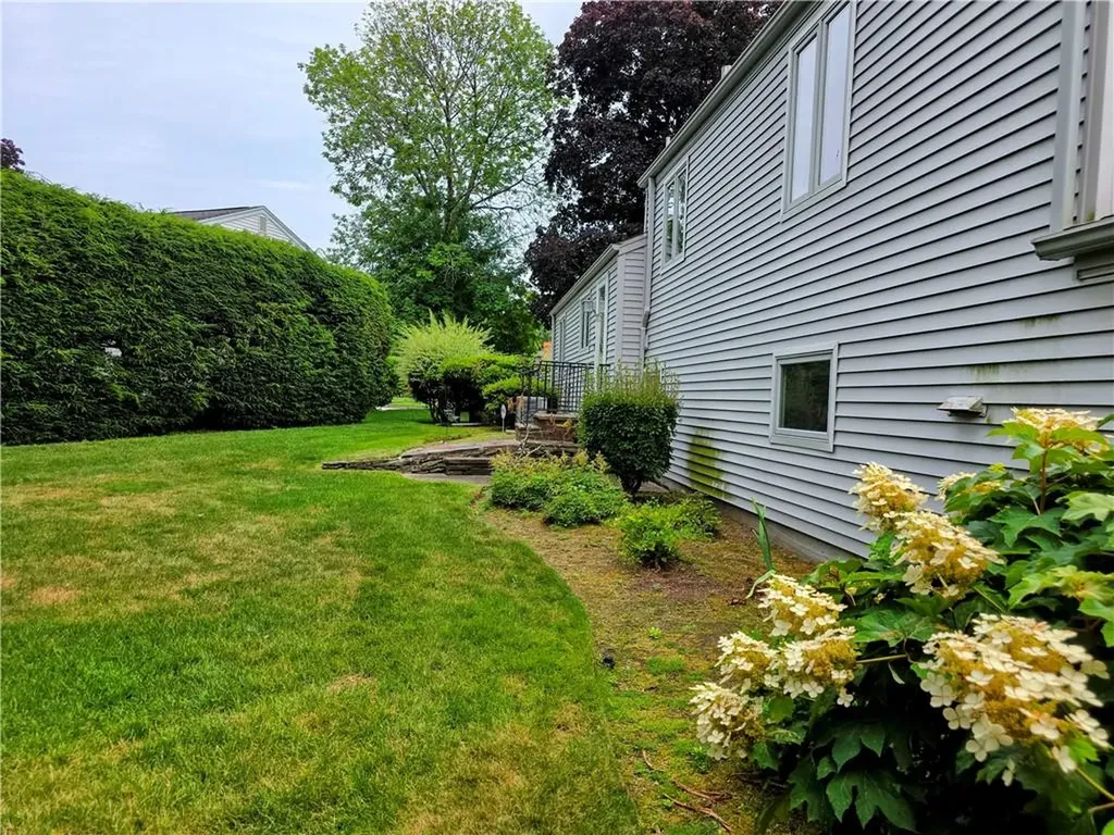 40 Russet Way Cranston RI 02920