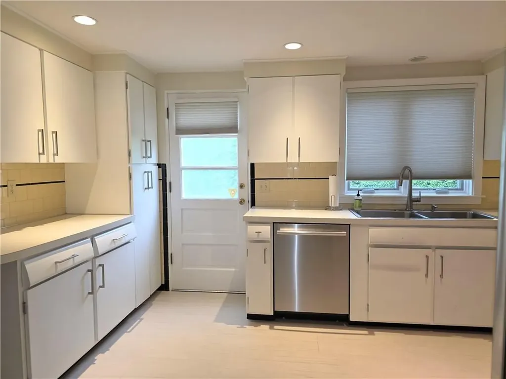 40 Russet Way Cranston RI 02920