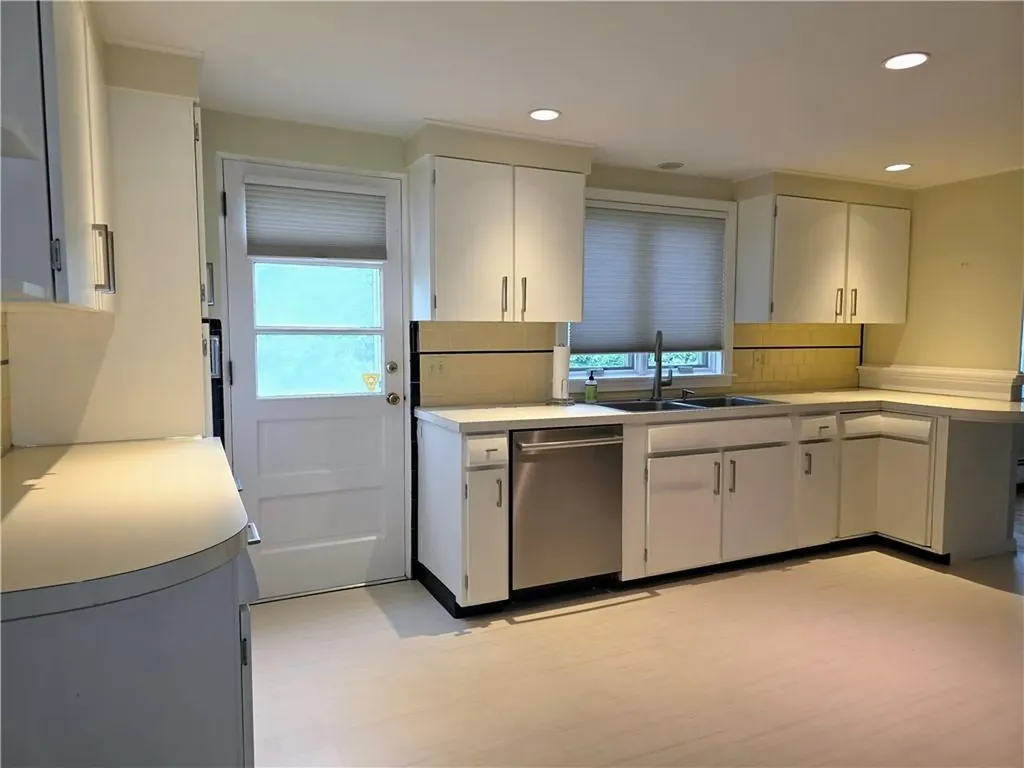 40 Russet Way Cranston RI 02920