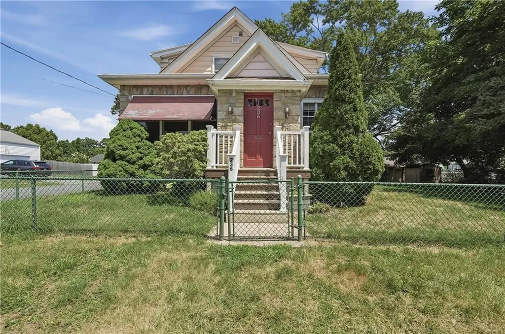 236 Becker Avenue East Providence RI 02915