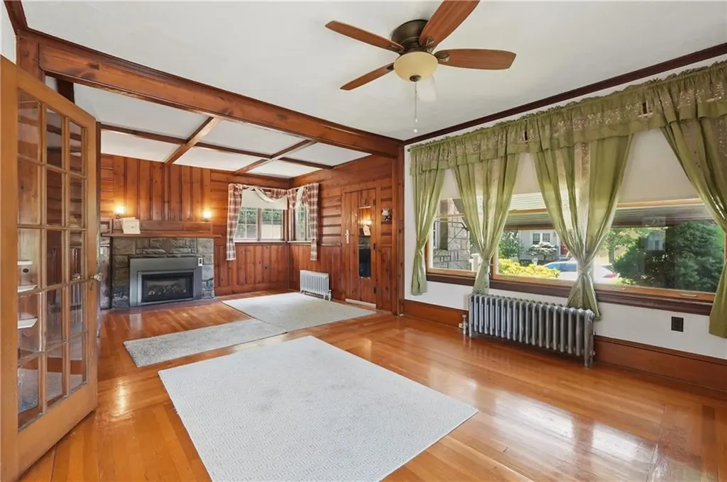 236 Becker Avenue East Providence RI 02915