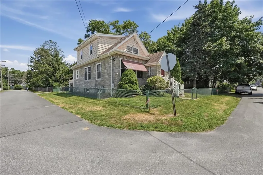236 Becker Avenue East Providence RI 02915