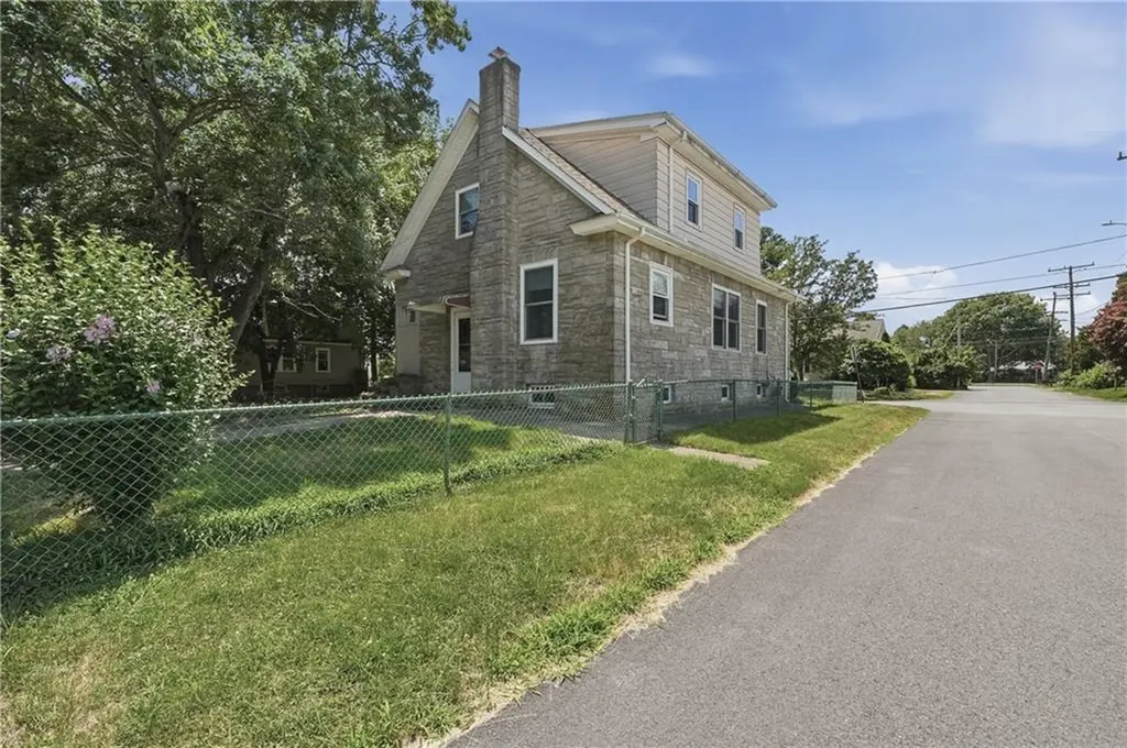 236 Becker Avenue East Providence RI 02915