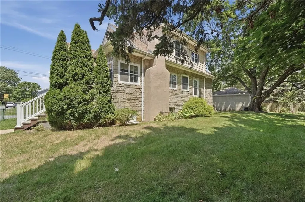 236 Becker Avenue East Providence RI 02915
