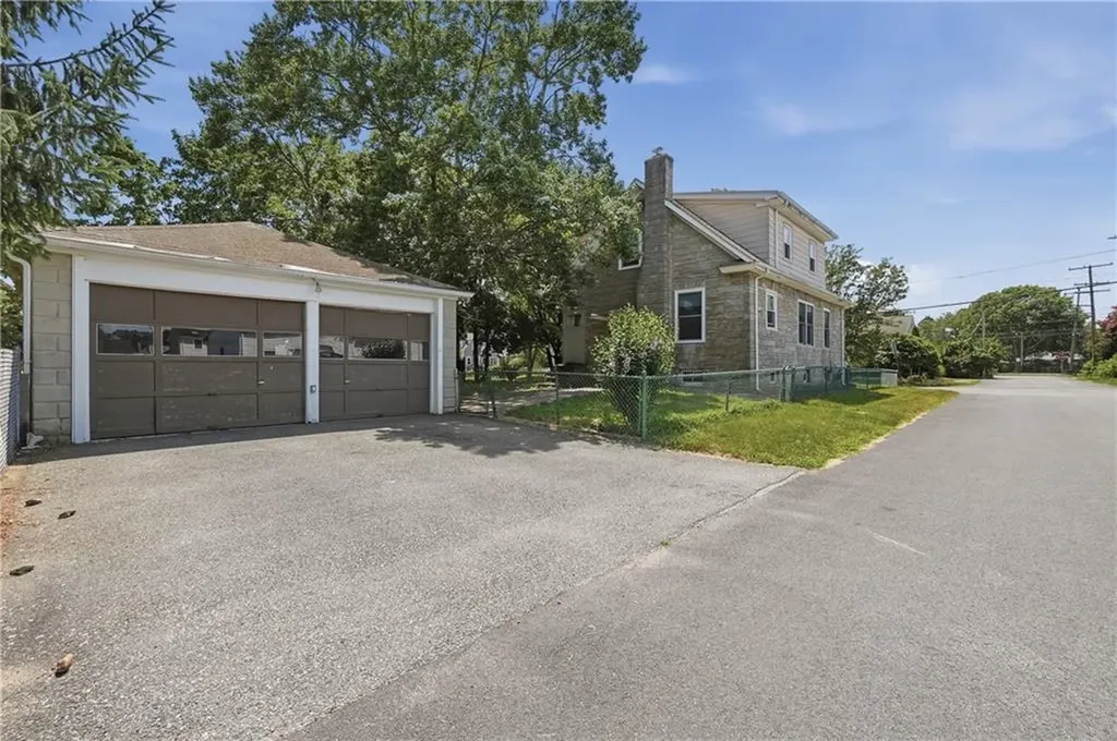 236 Becker Avenue East Providence RI 02915