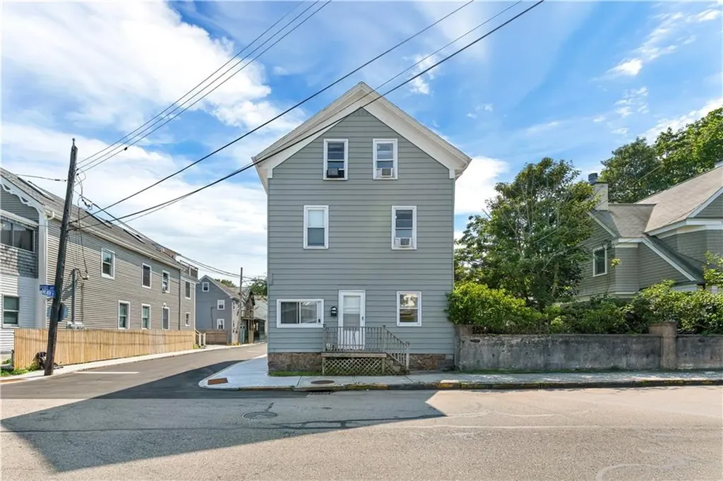 24 Pond Avenue Newport RI 02840