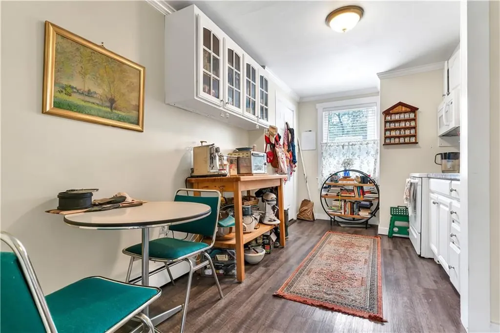 24 Pond Avenue Newport RI 02840