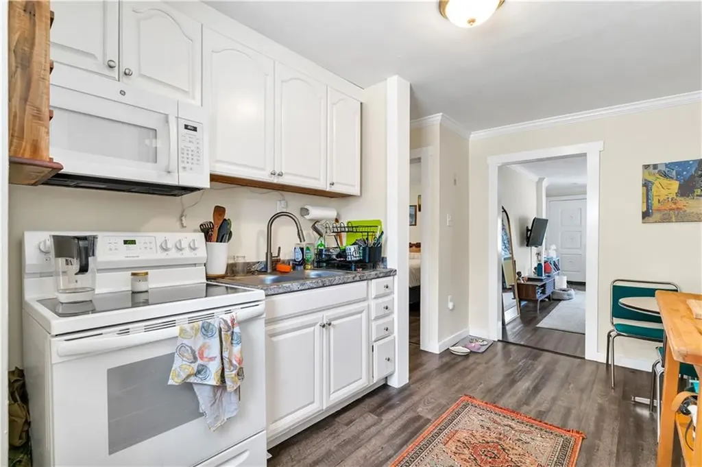 24 Pond Avenue Newport RI 02840