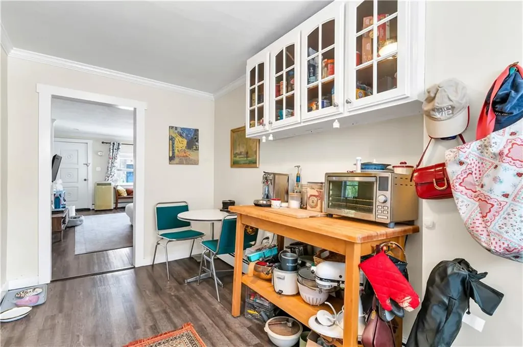 24 Pond Avenue Newport RI 02840