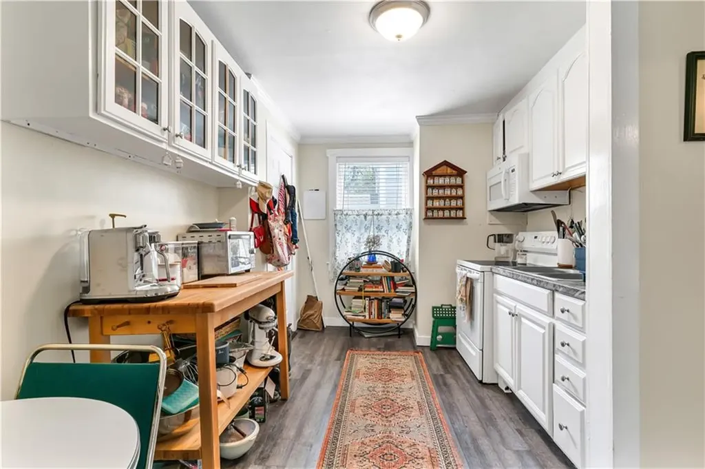 24 Pond Avenue Newport RI 02840