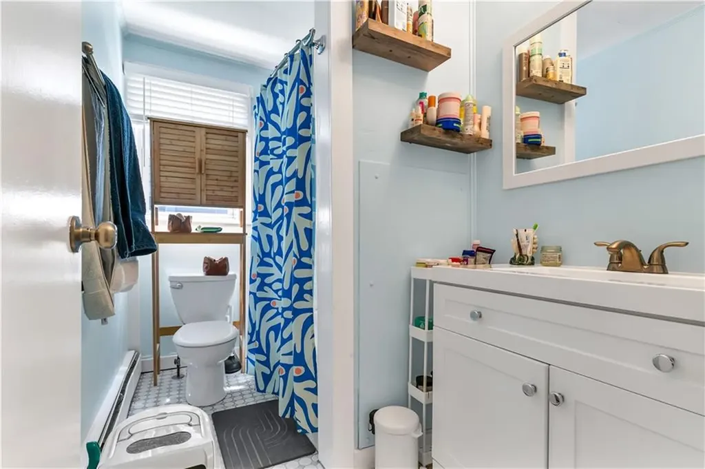 24 Pond Avenue Newport RI 02840