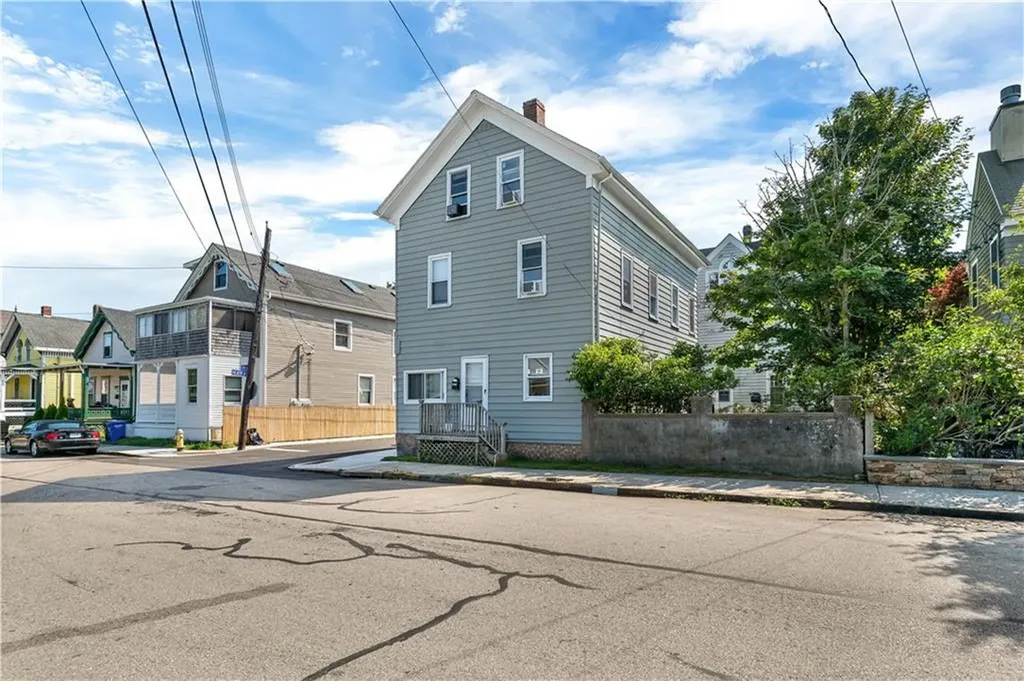 24 Pond Avenue Newport RI 02840