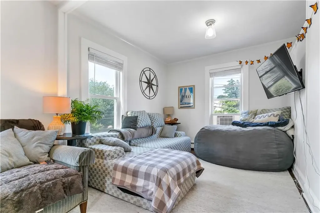 24 Pond Avenue Newport RI 02840