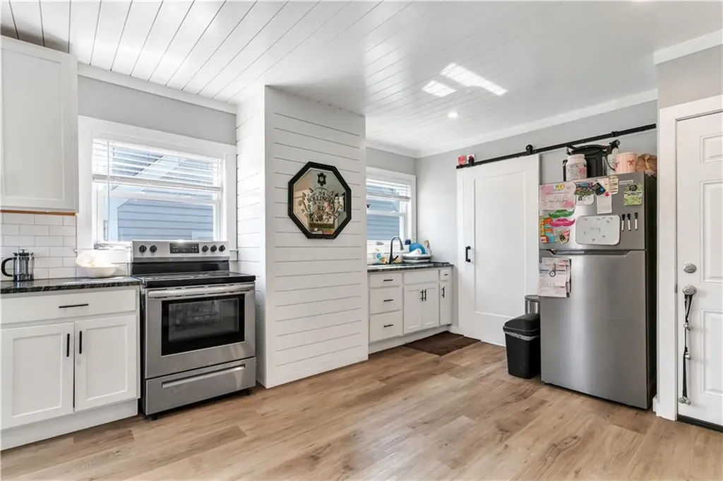 24 Pond Avenue Newport RI 02840