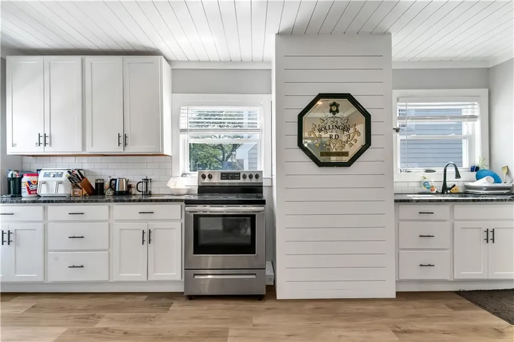 24 Pond Avenue Newport RI 02840