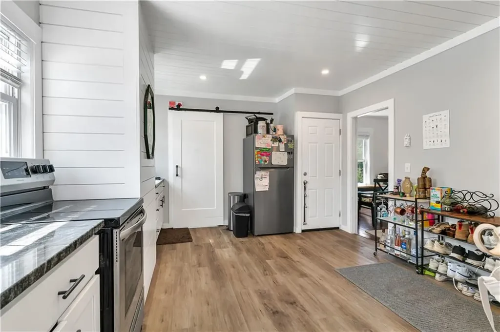 24 Pond Avenue Newport RI 02840