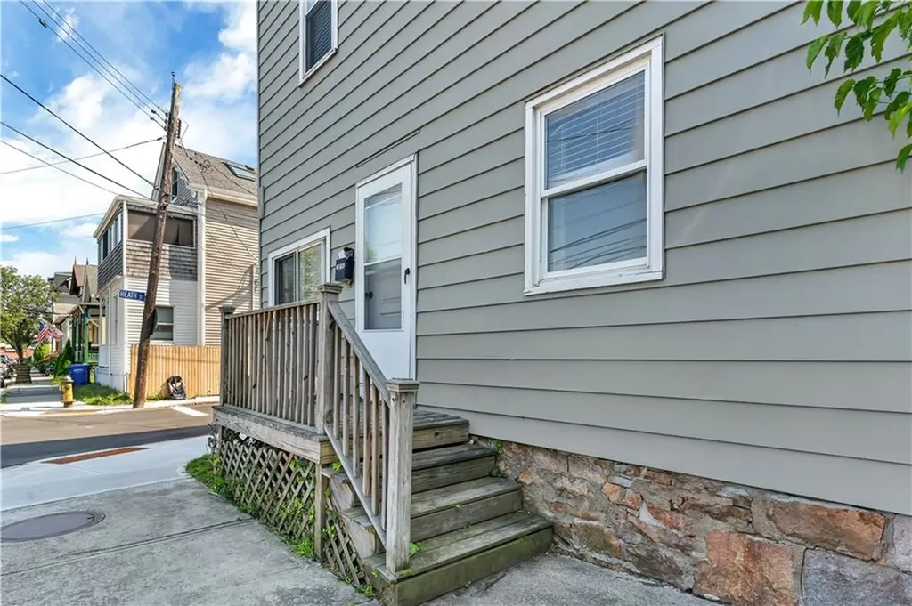 24 Pond Avenue Newport RI 02840