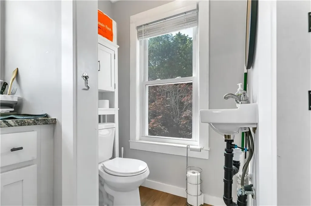 24 Pond Avenue Newport RI 02840