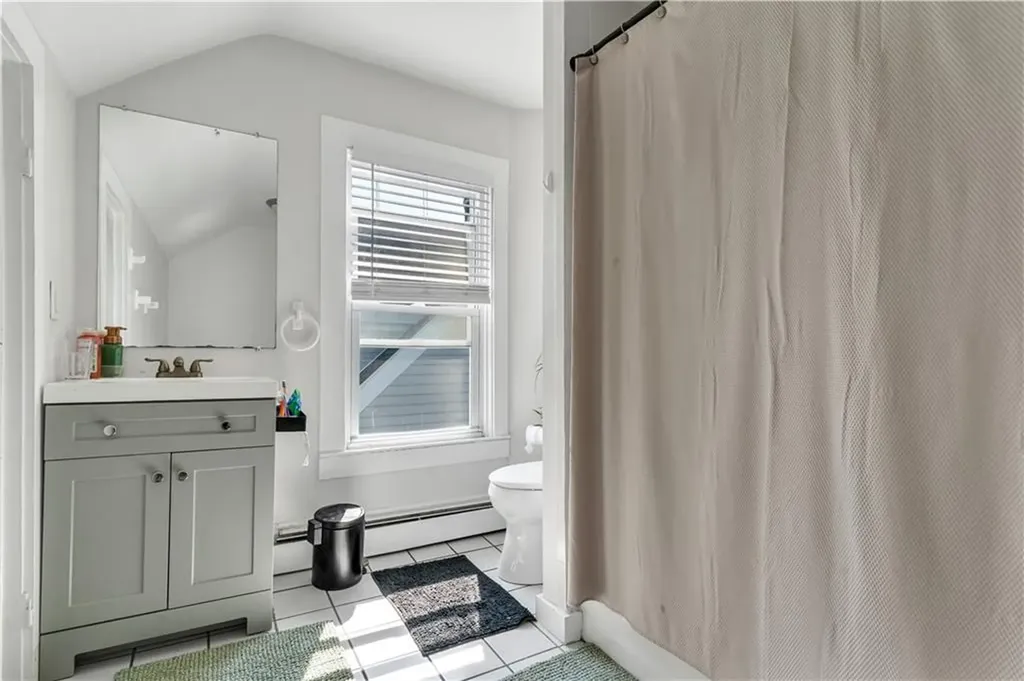 24 Pond Avenue Newport RI 02840