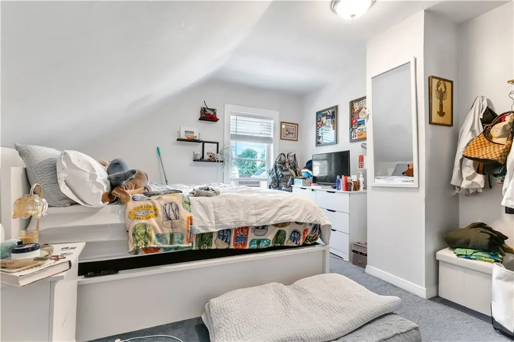24 Pond Avenue Newport RI 02840