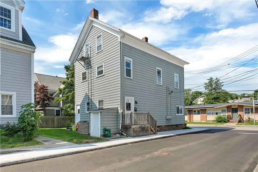24 Pond Avenue Newport RI 02840