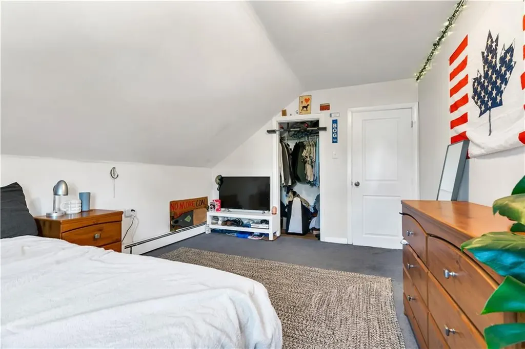24 Pond Avenue Newport RI 02840