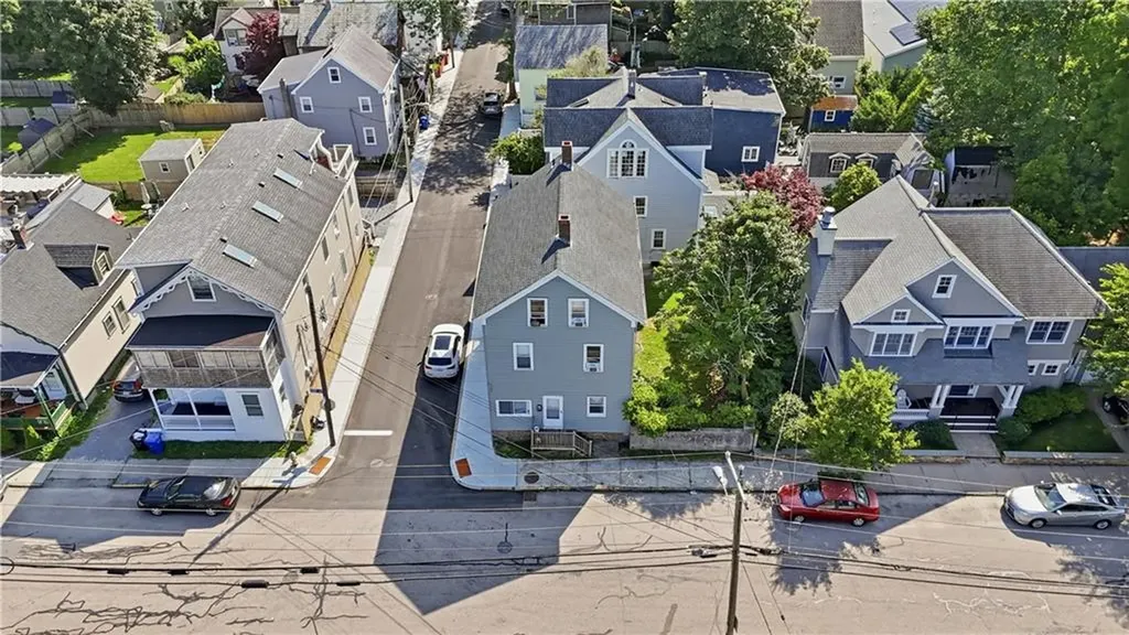 24 Pond Avenue Newport RI 02840