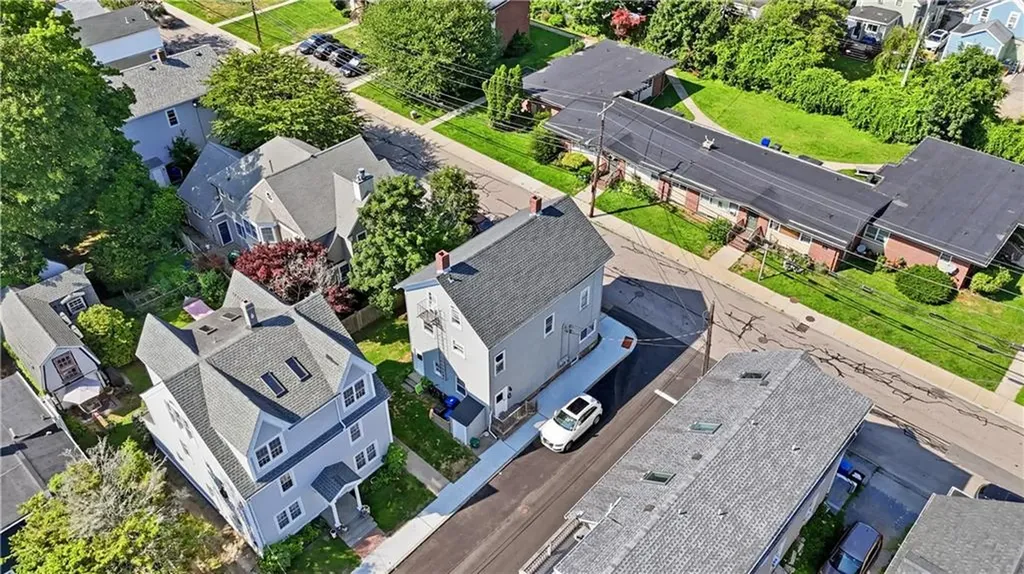 24 Pond Avenue Newport RI 02840