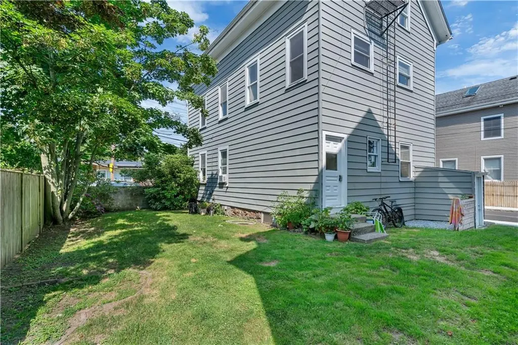 24 Pond Avenue Newport RI 02840