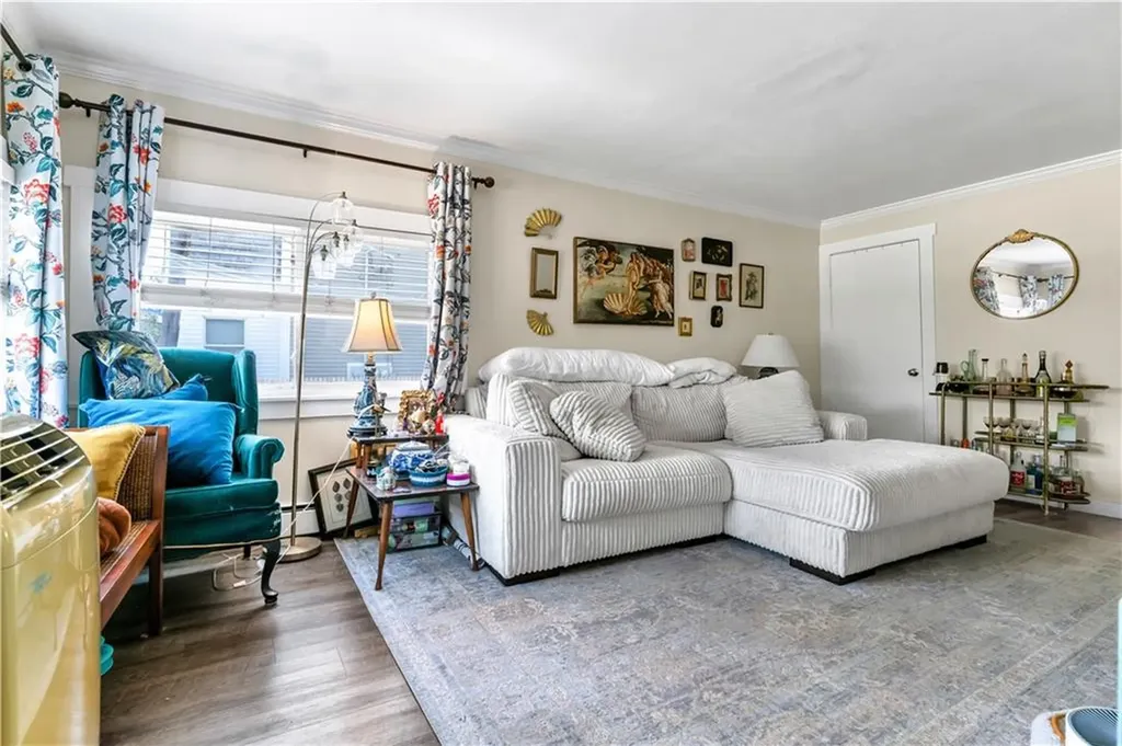 24 Pond Avenue Newport RI 02840