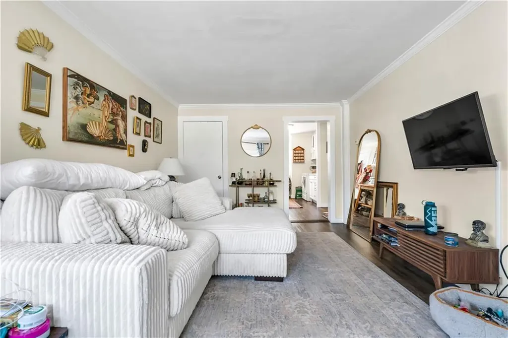24 Pond Avenue Newport RI 02840