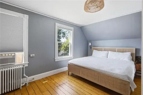 40 W Narragansett Avenue Newport RI 02840
