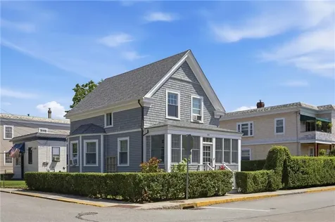 40 W Narragansett Avenue Newport RI 02840