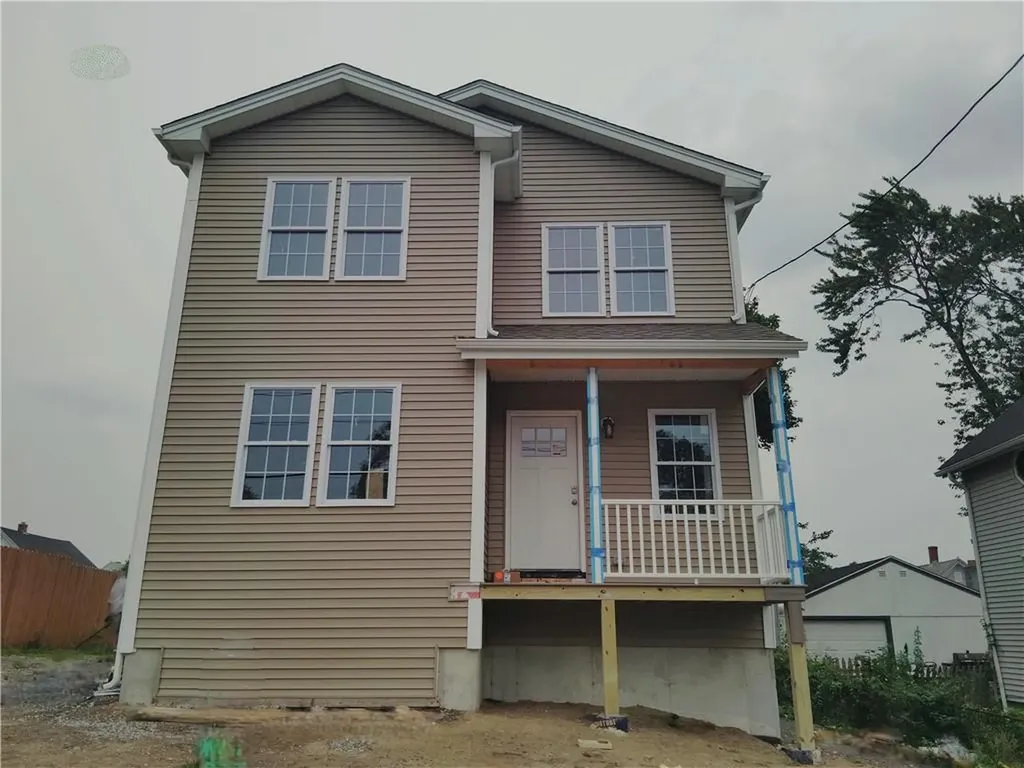 27 Hoppin Avenue East Providence RI 02915
