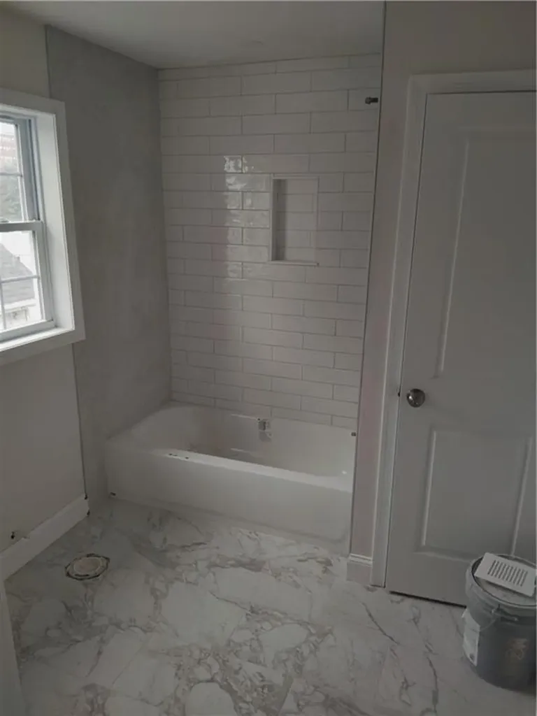 27 Hoppin Avenue East Providence RI 02915