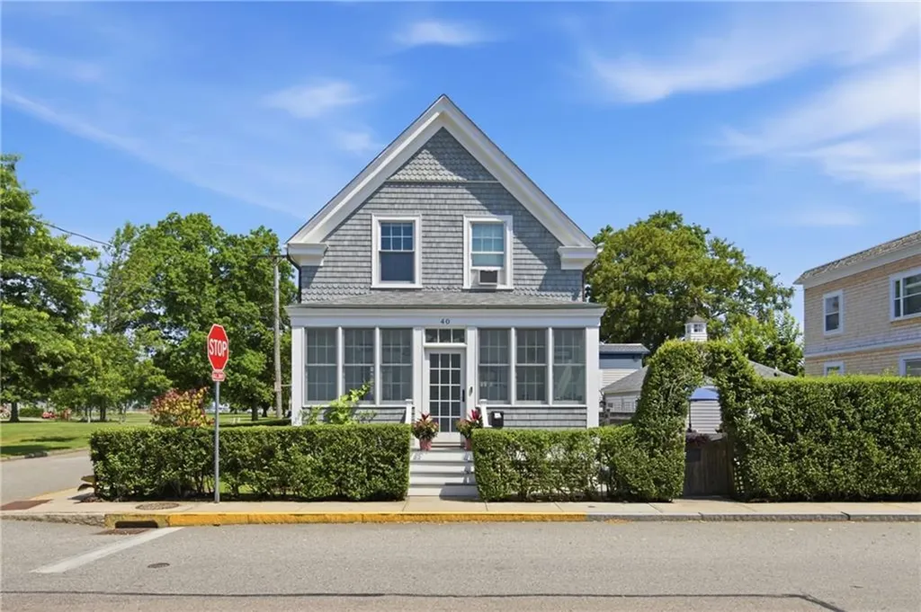 40 W Narragansett Avenue Newport RI 02840