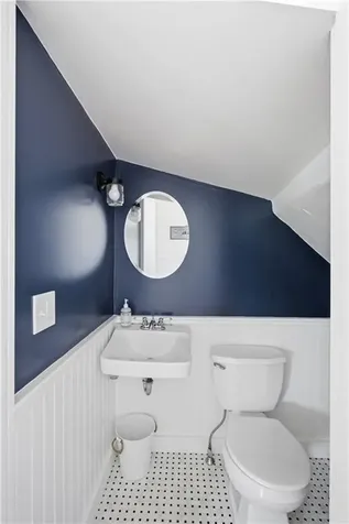 40 W Narragansett Avenue Newport RI 02840