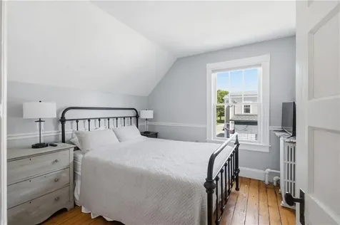 40 W Narragansett Avenue Newport RI 02840
