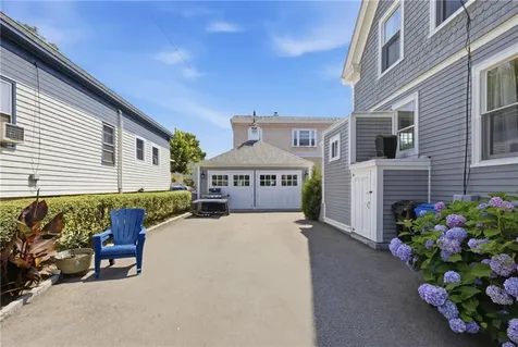 40 W Narragansett Avenue Newport RI 02840